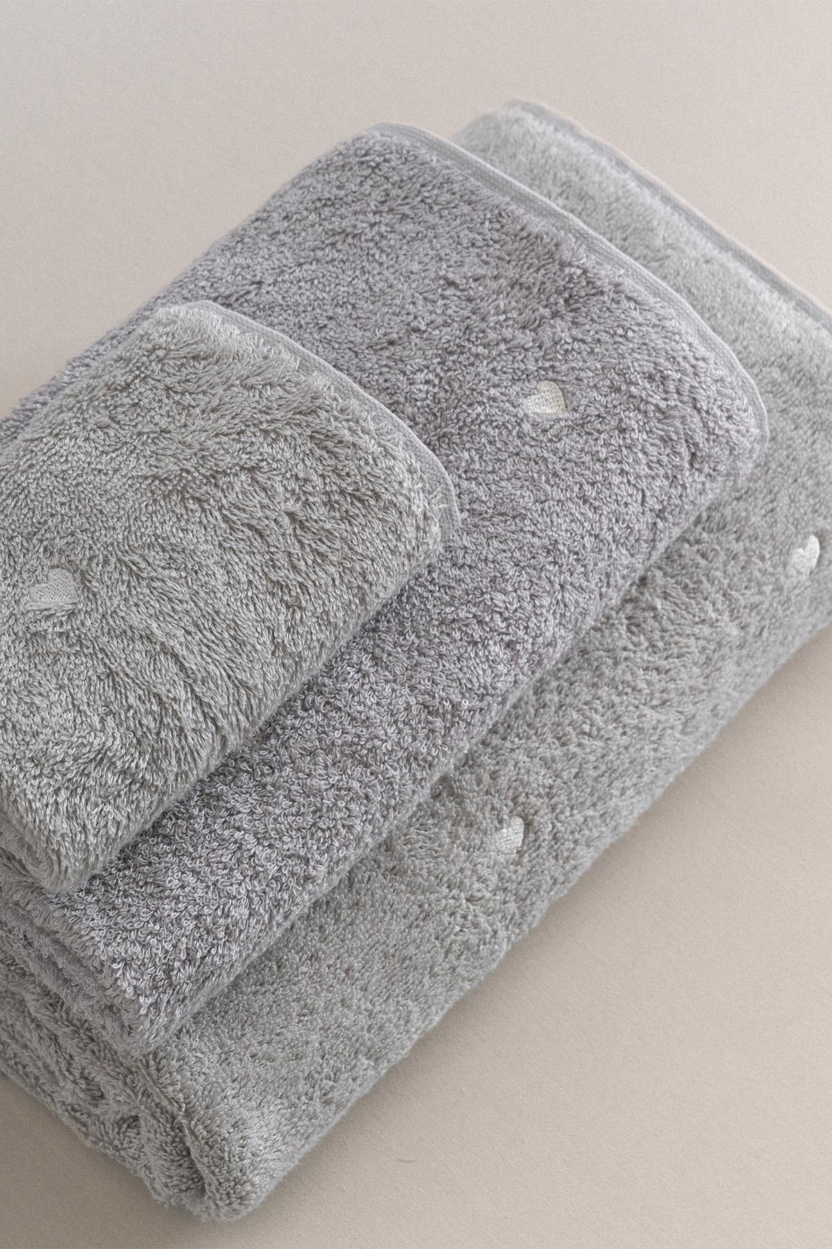 Amore Heart Embroidered Hand Towel (30 x 50 cm)