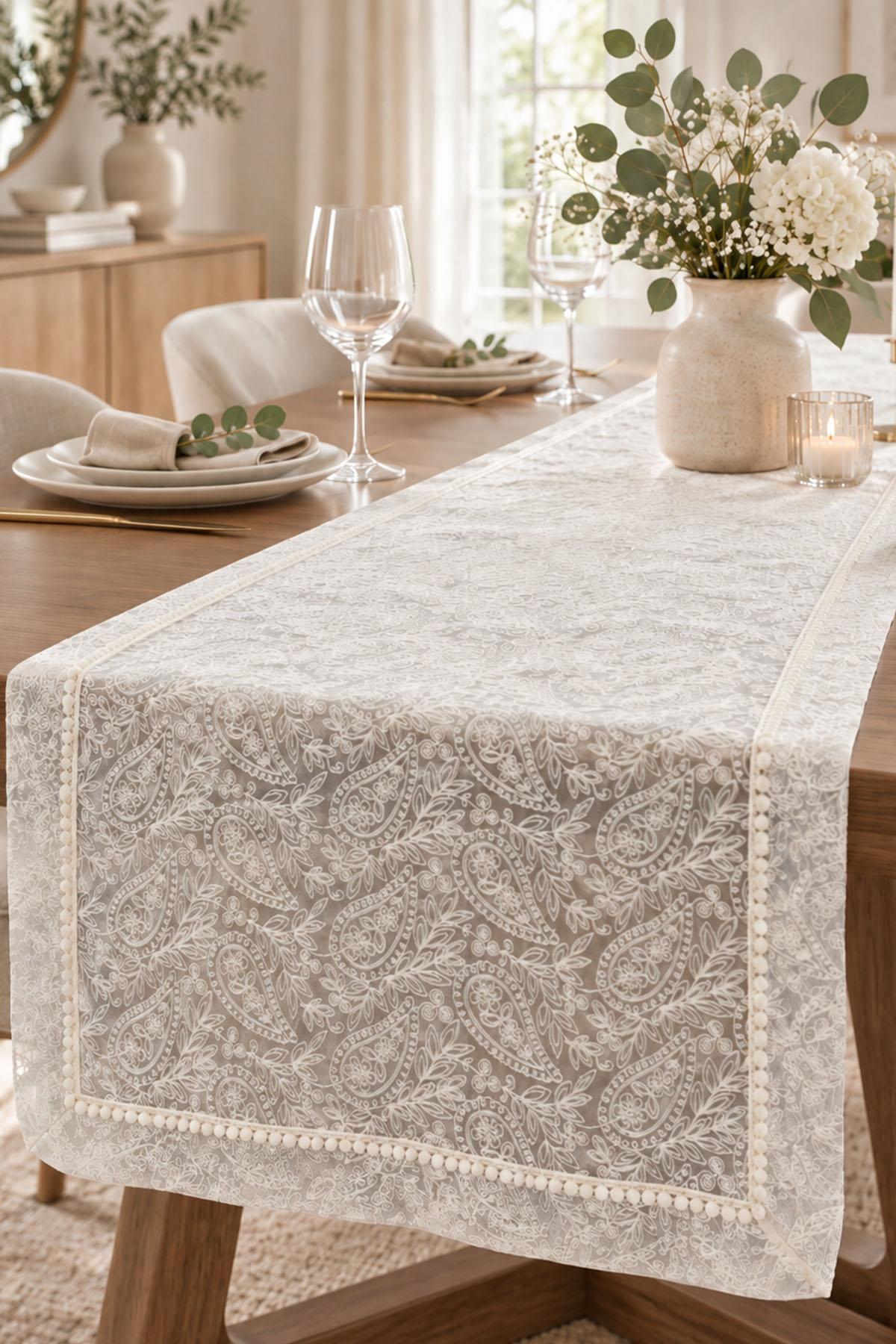 Esperenza Embroidered Stain-Resistant Runner (40 x 140 cm)