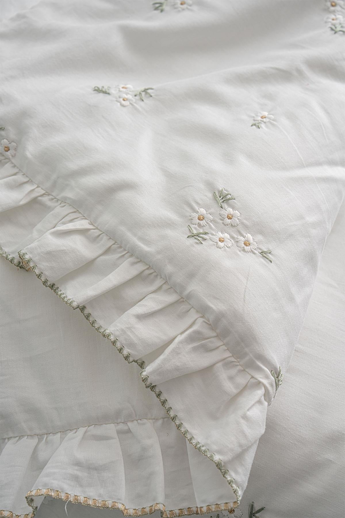 Nadia Daisy Embroidered Cotton Satin Super King Size 6-Piece Duvet Cover Set