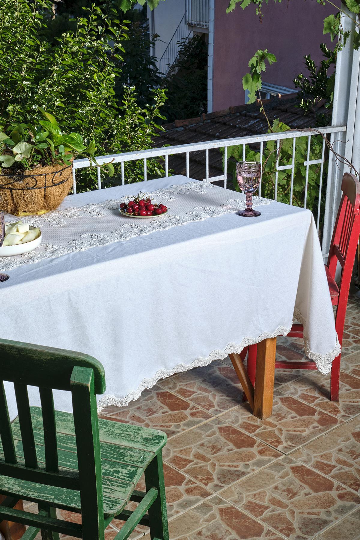Tablecloth with Vole Runner (150 x 320 cm)