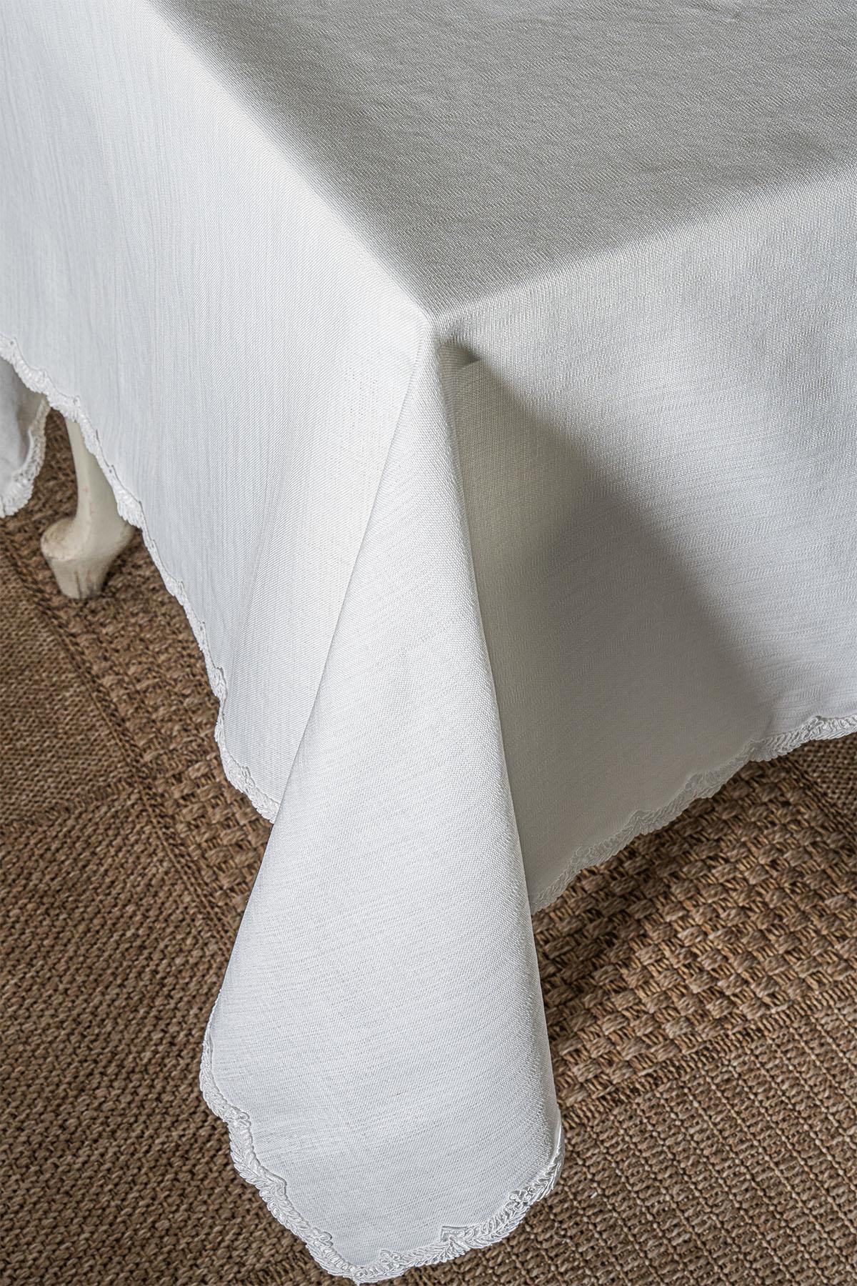 Elegante Embroidered Stain-Resistant, Easy-to-Care Square Tablecloth (100 x 100 cm)