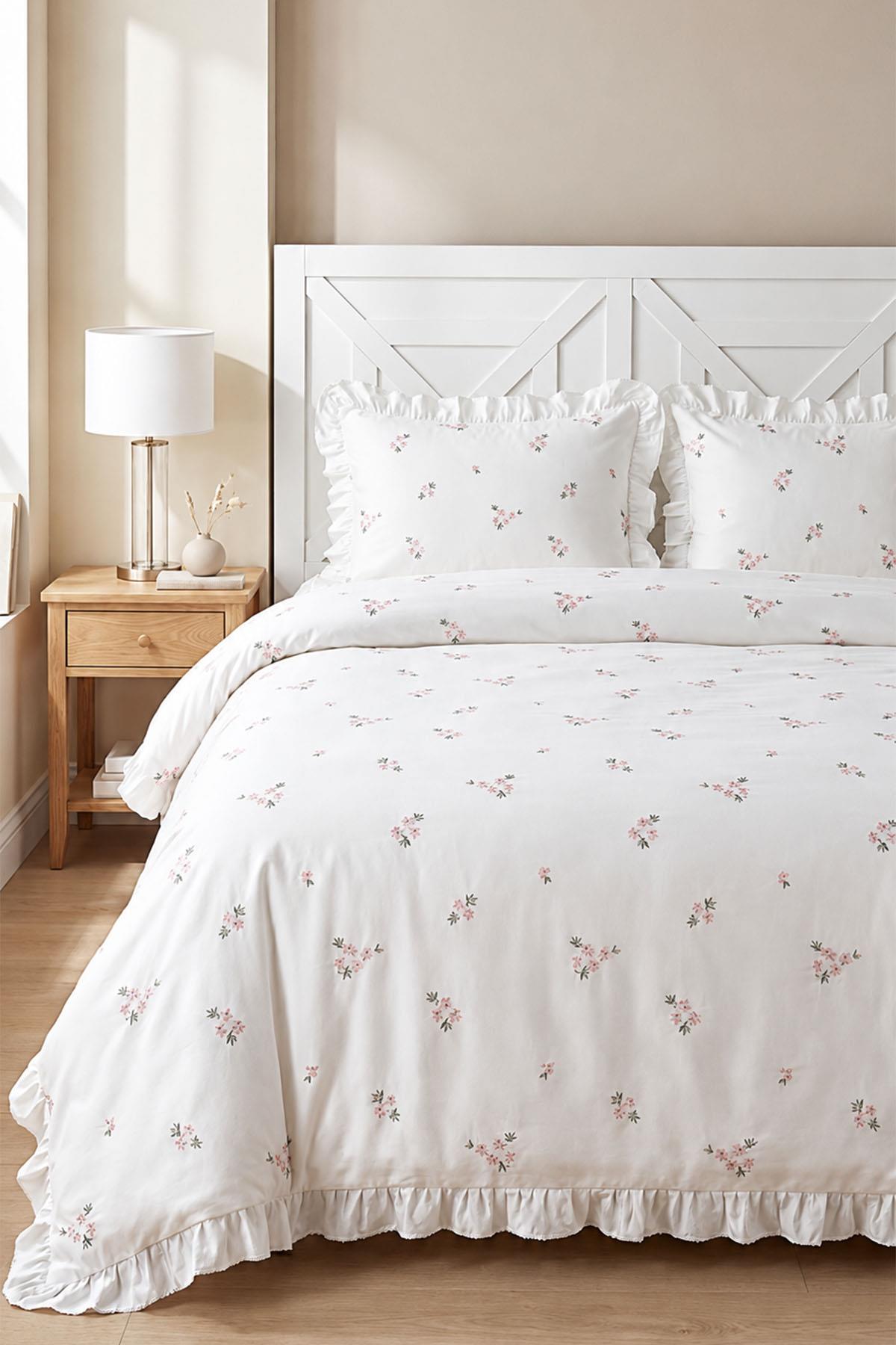 Nadia Daisy Embroidered Cotton Satin Super King Size 6-Piece Duvet Cover Set