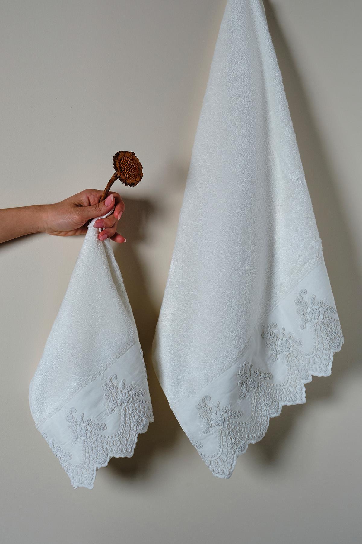 Embroidered Canvas Hand Towel (30 x 50 cm)